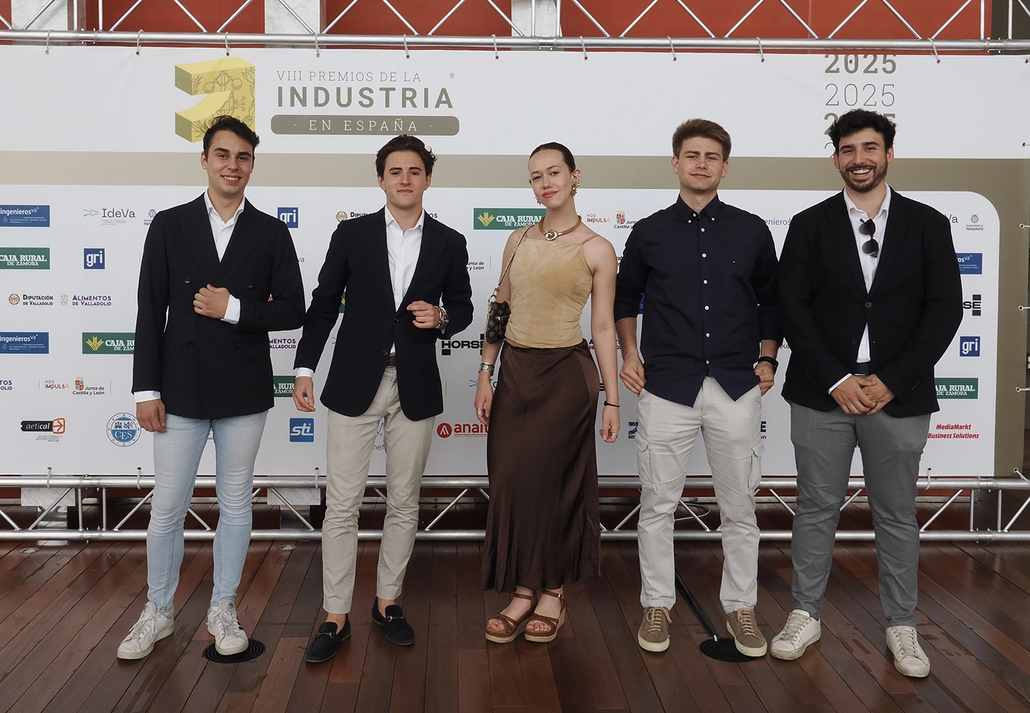 Héctor Sáez González, Pablo Mirón Morón, Paula Fernández Garrido, Luis Fernández Lanchares y Daniel Díaz Ruiz, de VALL Racing.
